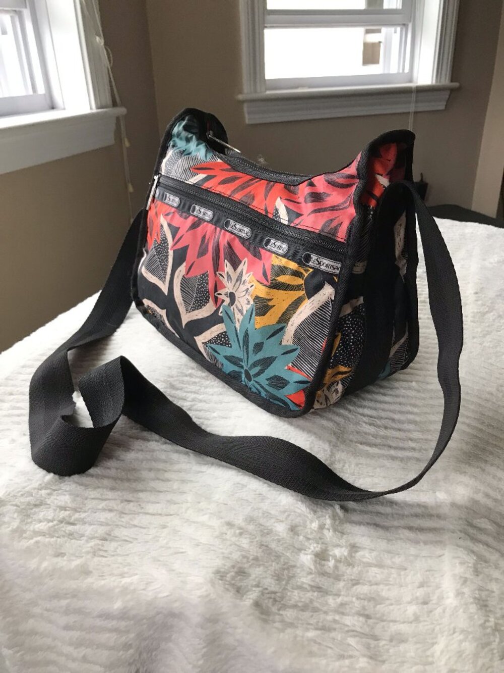 LeSportsac Deluxe Crossbody Shoulder Bag Caraway Floral Print Lightweight Nylon